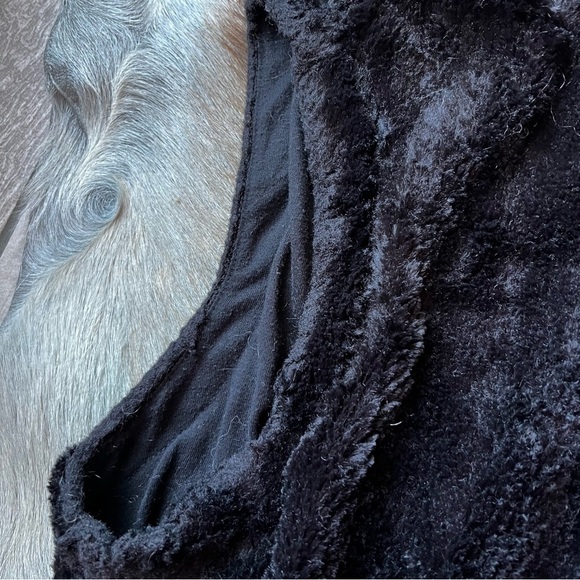 The North Face Faux Fur Hooded Vest Zip Up Jacket - Picture 5 of 5